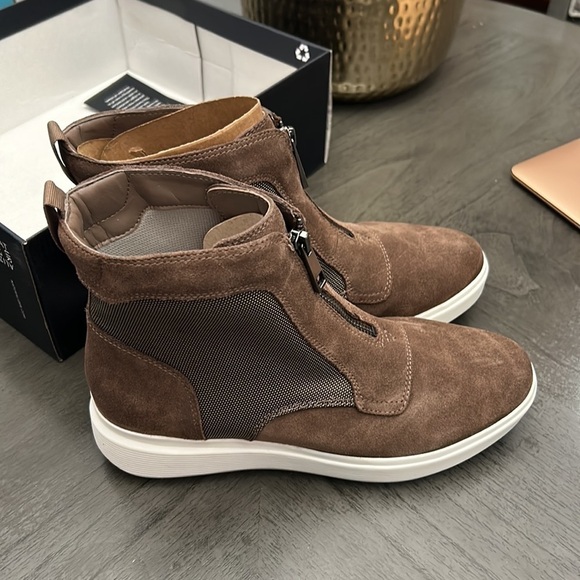 Naturalizer Sweet Wood Tisha Leather Boot - Women - Picture 6 of 8